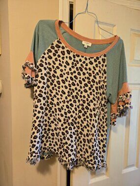 Umgee M leopard top with sage green & coral accents, like new, worn once
